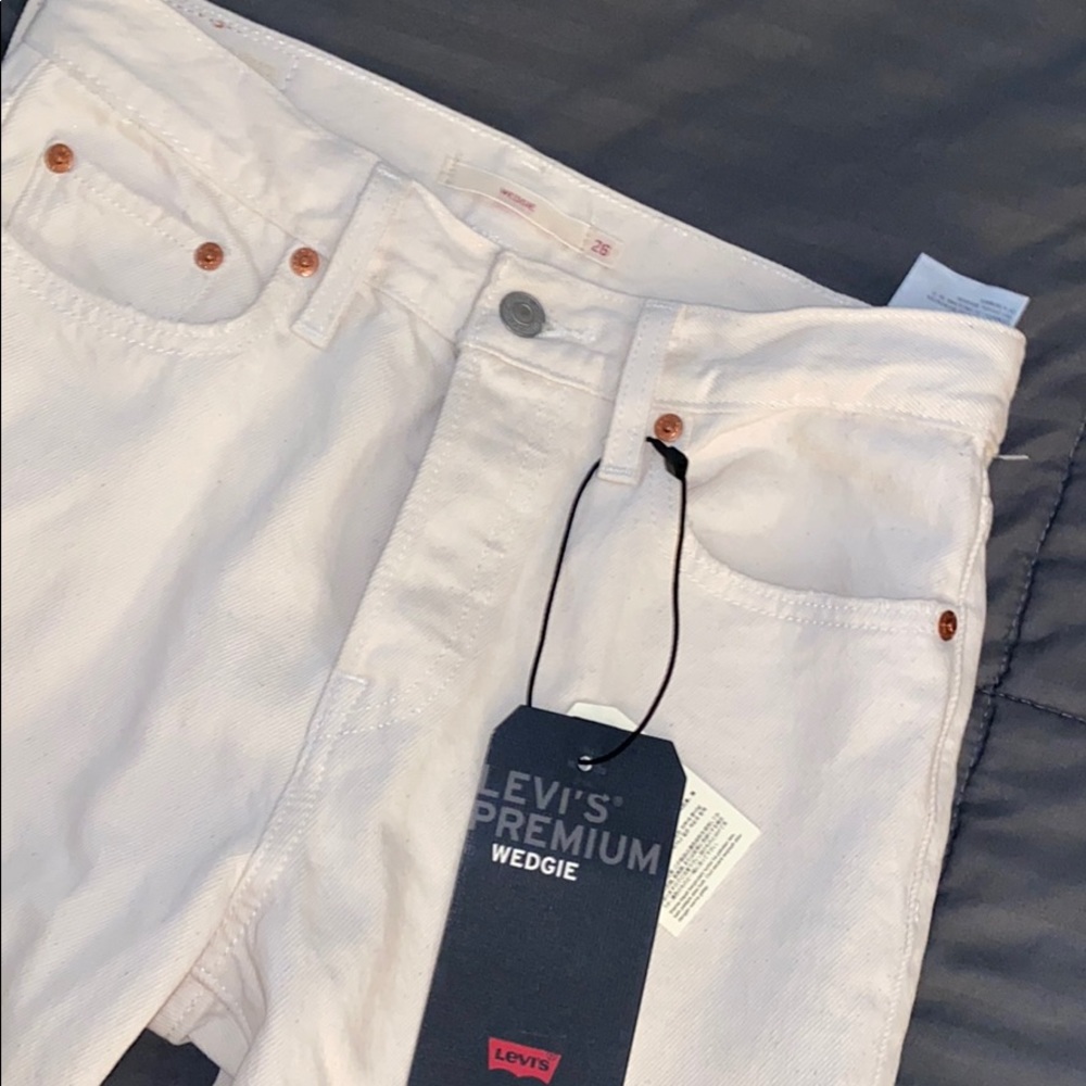 24 HOUR SALE NWT Levi wedgie jeans